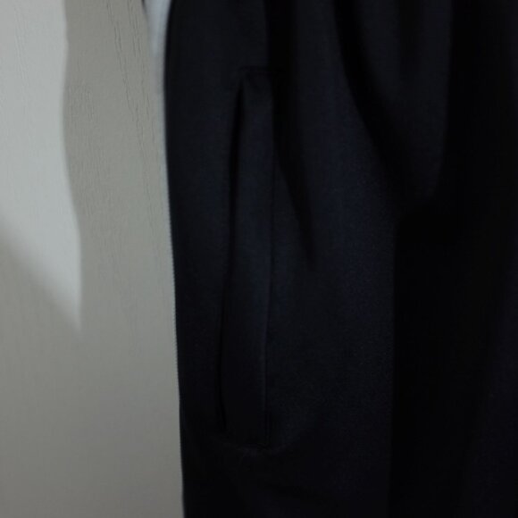 Navy jersey shorts with side white stripes - Picture 8 of 9